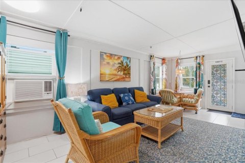 Immobilier commercial à vendre à Treasure Island, Floride: 6 chambres, 213.49 m2 № 2206304 - photo 17