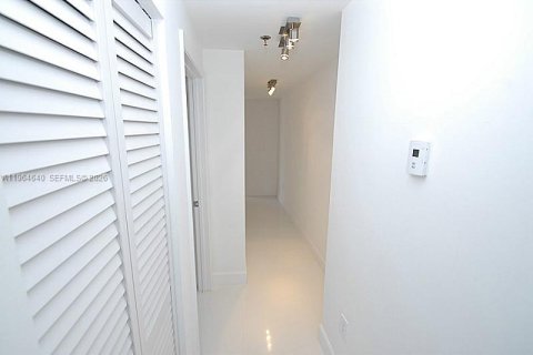 Condominio en venta en Miami Beach, Florida, 2 dormitorios, 65.96 m2 № 2026040 - foto 4