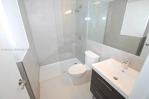 Condominio en venta en Miami Beach, Florida, 2 dormitorios, 65.96 m2 № 2026040 - foto 3
