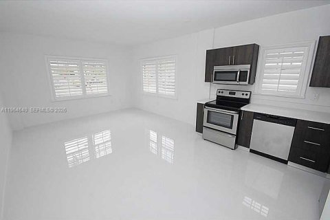 Condominio en venta en Miami Beach, Florida, 2 dormitorios, 65.96 m2 № 2026040 - foto 2