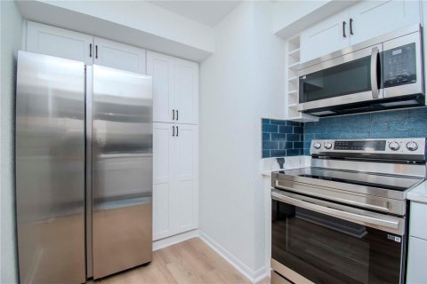 Condominio en alquiler en Saint Petersburg, Florida, 1 dormitorio, 72.46 m2 № 1559257 - foto 6