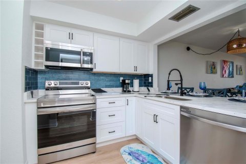 Condominio en alquiler en Saint Petersburg, Florida, 1 dormitorio, 72.46 m2 № 1559257 - foto 3