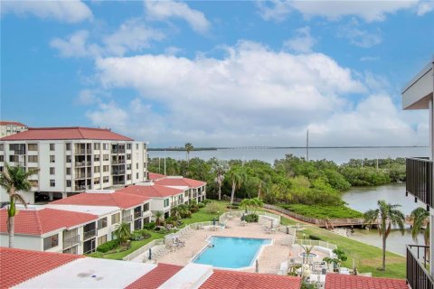 Condominio en alquiler en Saint Petersburg, Florida, 1 dormitorio, 72.46 m2 № 1559257 - foto 1