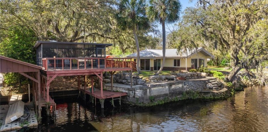 House in Inglis, Florida 4 bedrooms, 243.5 sq.m. № 1509801