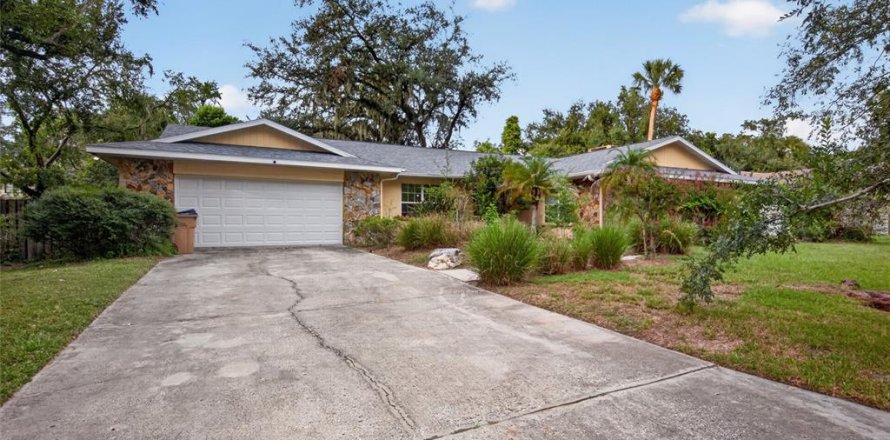 Villa ou maison à Temple Terrace, Floride 4 chambres, 273.97 m2 № 2396960