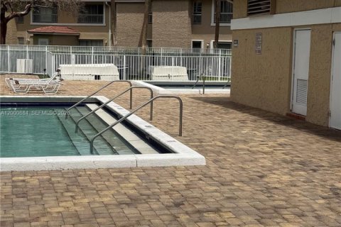 Condominio en venta en Coral Springs, Florida, 2 dormitorios, 71.35 m2 № 2069116 - foto 20