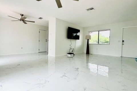 House in Port Charlotte, Florida 2 bedrooms, 83.98 sq.m. № 1251641 - photo 9