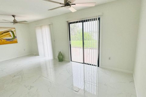 House in Port Charlotte, Florida 2 bedrooms, 83.98 sq.m. № 1251641 - photo 11