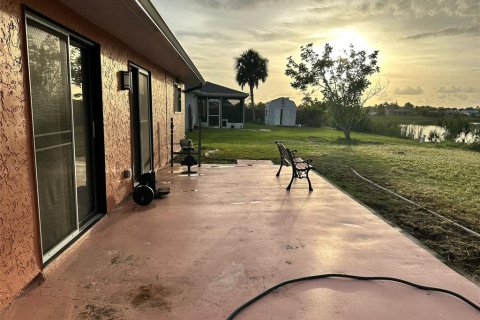 House in Port Charlotte, Florida 2 bedrooms, 83.98 sq.m. № 1251641 - photo 3