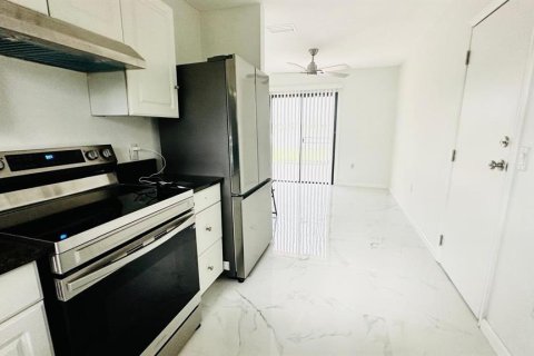House in Port Charlotte, Florida 2 bedrooms, 83.98 sq.m. № 1251641 - photo 13