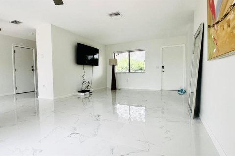 House in Port Charlotte, Florida 2 bedrooms, 83.98 sq.m. № 1251641 - photo 8