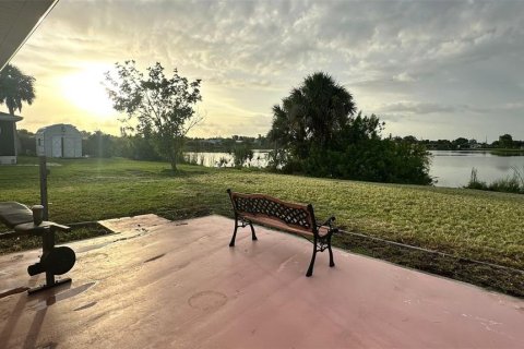 House in Port Charlotte, Florida 2 bedrooms, 83.98 sq.m. № 1251641 - photo 2