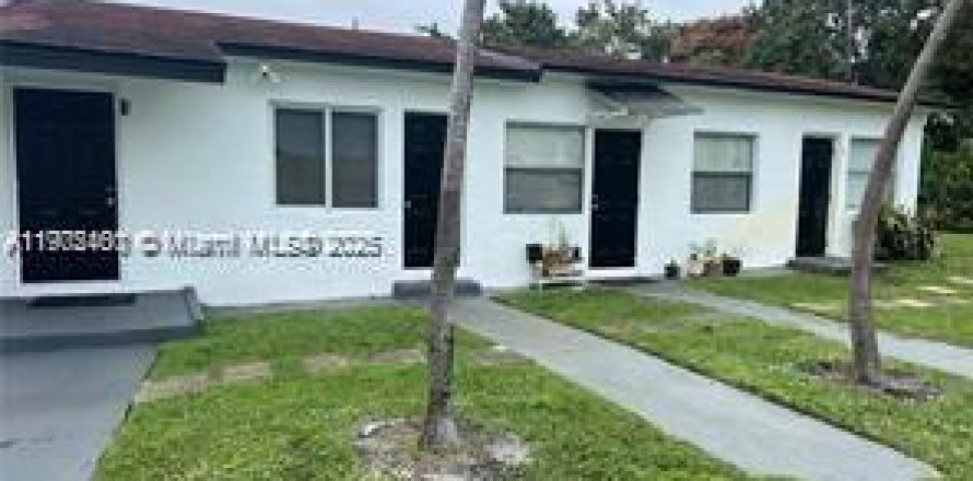 Casa en North Miami, Florida 1 dormitorio, 175.4 m2 № 2012178