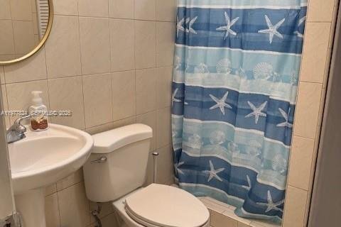 House in Hialeah, Florida 3 bedrooms, 154.12 sq.m. № 2041925 - photo 6