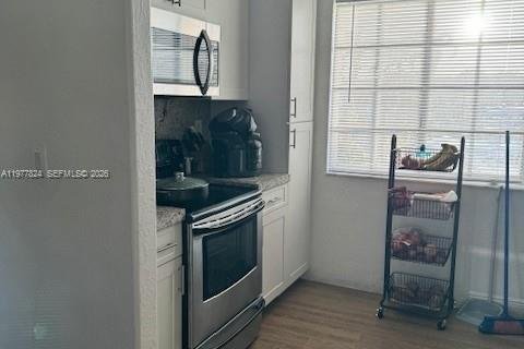 House in Hialeah, Florida 3 bedrooms, 154.12 sq.m. № 2041925 - photo 3