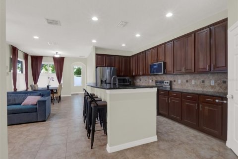 Casa en venta en Deltona, Florida, 5 dormitorios, 279.17 m2 № 1743632 - foto 9