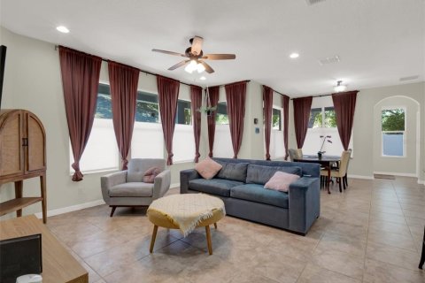 Casa en venta en Deltona, Florida, 5 dormitorios, 279.17 m2 № 1743632 - foto 12