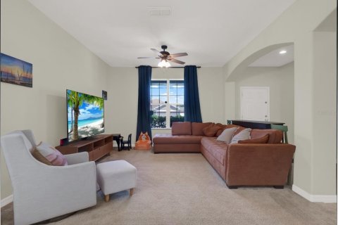 Casa en venta en Deltona, Florida, 5 dormitorios, 279.17 m2 № 1743632 - foto 6