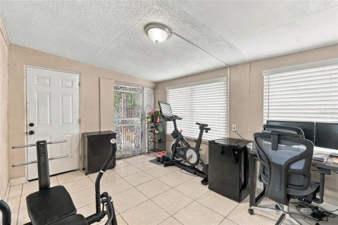 House in Saint Petersburg, Florida 3 bedrooms, 122.63 sq.m. № 2398337 - photo 21