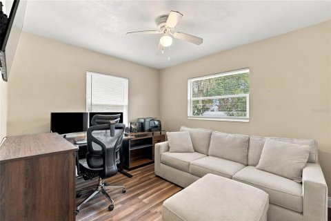 House in Saint Petersburg, Florida 3 bedrooms, 122.63 sq.m. № 2398337 - photo 18