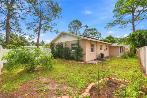 House in Saint Petersburg, Florida 3 bedrooms, 122.63 sq.m. № 2398337 - photo 27