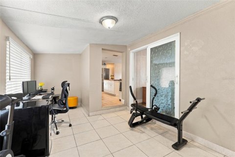 House in Saint Petersburg, Florida 3 bedrooms, 122.63 sq.m. № 2398337 - photo 23