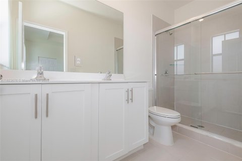 Adosado en venta en Hialeah, Florida, 3 dormitorios, 127.83 m2 № 1788570 - foto 17