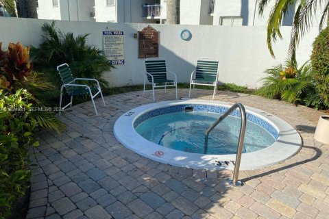 Condominio en alquiler en Doral, Florida, 2 dormitorios, 104.79 m2 № 2054524 - foto 14