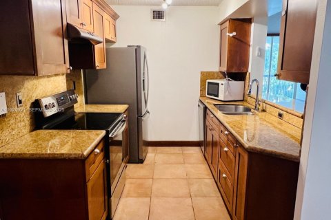 Condominio en alquiler en Doral, Florida, 2 dormitorios, 104.79 m2 № 2054524 - foto 1