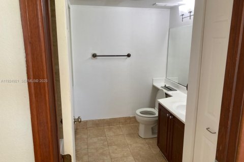 Condominio en alquiler en Doral, Florida, 2 dormitorios, 104.79 m2 № 2054524 - foto 3