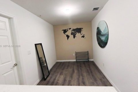 Townhouse in Hallandale Beach, Florida 2 bedrooms, 103.21 sq.m. № 2002736 - photo 13