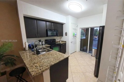 Townhouse in Hallandale Beach, Florida 2 bedrooms, 103.21 sq.m. № 2002736 - photo 8