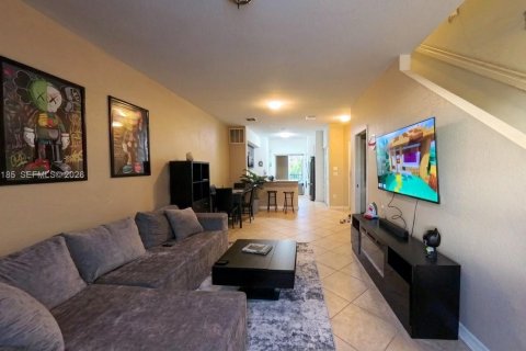 Townhouse in Hallandale Beach, Florida 2 bedrooms, 103.21 sq.m. № 2002736 - photo 7