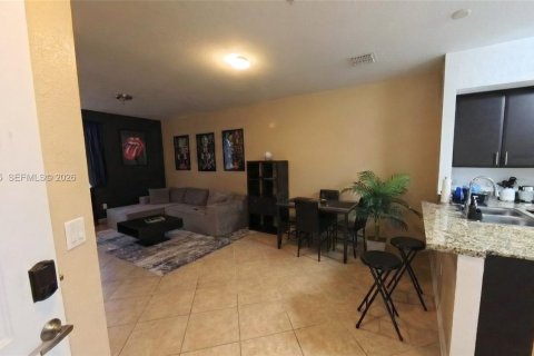 Townhouse in Hallandale Beach, Florida 2 bedrooms, 103.21 sq.m. № 2002736 - photo 6