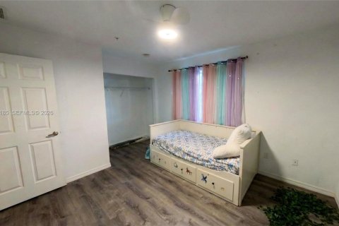 Townhouse in Hallandale Beach, Florida 2 bedrooms, 103.21 sq.m. № 2002736 - photo 11