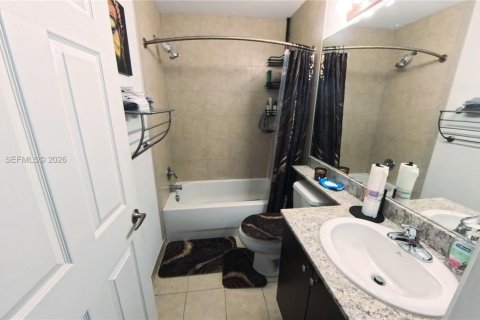 Touwnhouse à vendre à Hallandale Beach, Floride: 2 chambres, 103.21 m2 № 2002736 - photo 20