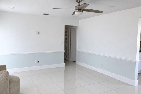 House in West Palm Beach, Florida 3 bedrooms, 86.96 sq.m. № 2400526 - photo 8