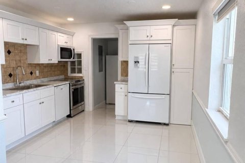 House in West Palm Beach, Florida 3 bedrooms, 86.96 sq.m. № 2400526 - photo 7