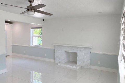 House in West Palm Beach, Florida 3 bedrooms, 86.96 sq.m. № 2400526 - photo 9