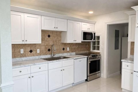 House in West Palm Beach, Florida 3 bedrooms, 86.96 sq.m. № 2400526 - photo 6