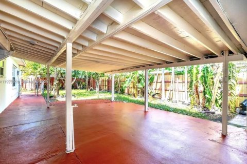 Снять в аренду виллу или дом в Майами, Флорида 3 спальни, 139.35м2, № 1986955 - фото 9