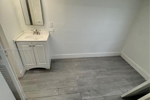 Casa en alquiler en Miami, Florida, 3 dormitorios, 139.35 m2 № 1986955 - foto 13