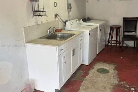 Casa en alquiler en Miami, Florida, 3 dormitorios, 139.35 m2 № 1986955 - foto 18