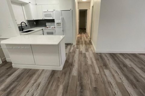 Снять в аренду виллу или дом в Майами, Флорида 3 спальни, 139.35м2, № 1986955 - фото 4