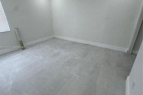 Casa en alquiler en Miami, Florida, 3 dormitorios, 139.35 m2 № 1986955 - foto 11