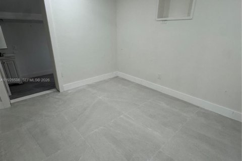 Casa en alquiler en Miami, Florida, 3 dormitorios, 139.35 m2 № 1986955 - foto 12