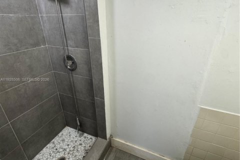 Casa en alquiler en Miami, Florida, 3 dormitorios, 139.35 m2 № 1986955 - foto 14