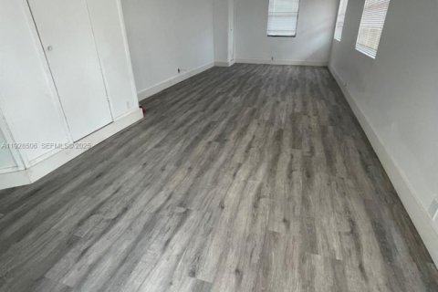 Снять в аренду виллу или дом в Майами, Флорида 3 спальни, 139.35м2, № 1986955 - фото 2