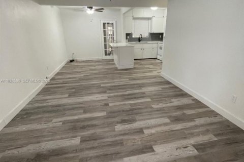 Снять в аренду виллу или дом в Майами, Флорида 3 спальни, 139.35м2, № 1986955 - фото 3