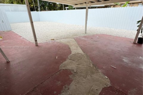 Casa en alquiler en Miami, Florida, 3 dormitorios, 139.35 m2 № 1986955 - foto 16